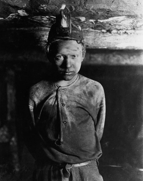 Górnik Zachodniej Wirginii / USA w 1908 r. Do 1900 r. co najmniej 18 proc. wszystkich amerykańskich pracowników miało poniżej 16 lat. 