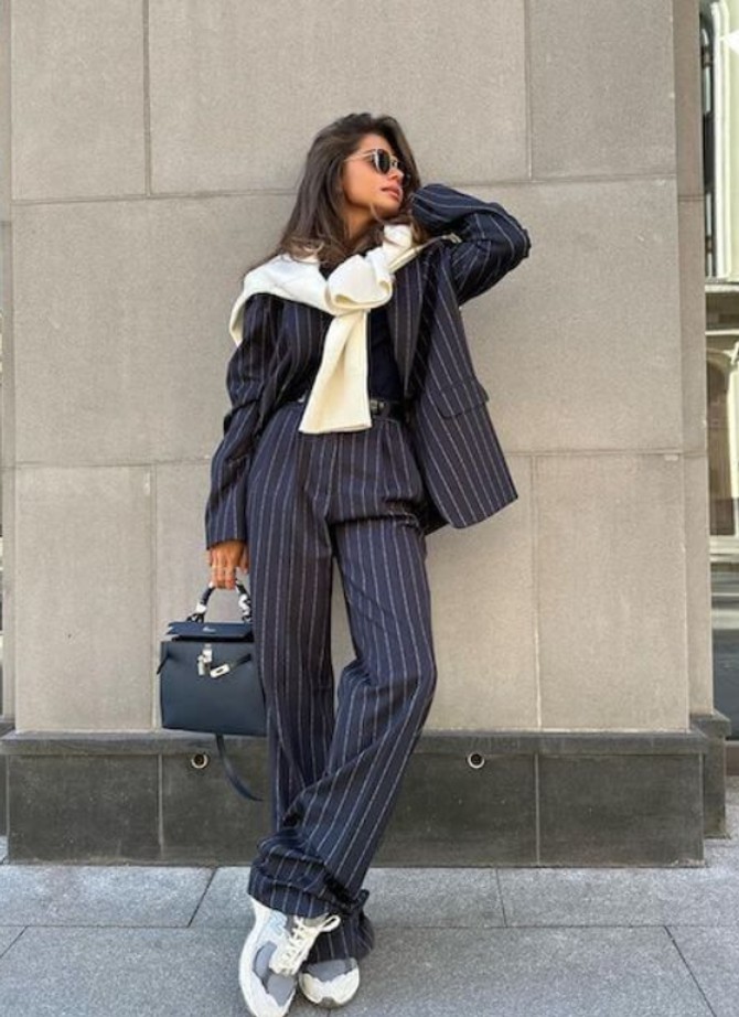 Prugaste pantalone 