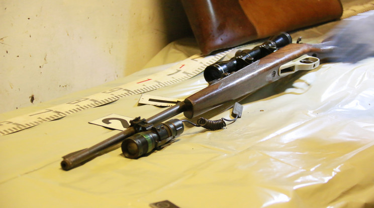 Fegyvereket és lőszereket rejtegetett Kálozon két férfi / Fotó: Police