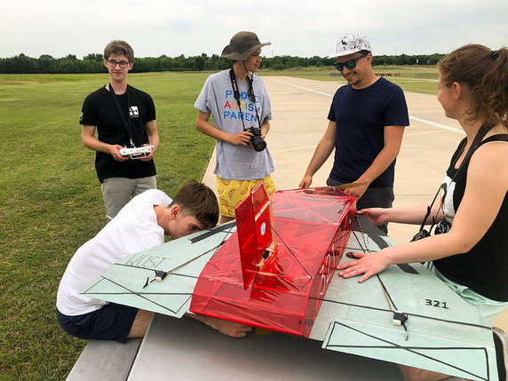 Studenci z Wrocławia stworzyli bezzałogowy samolot i wygrali zawody w USA