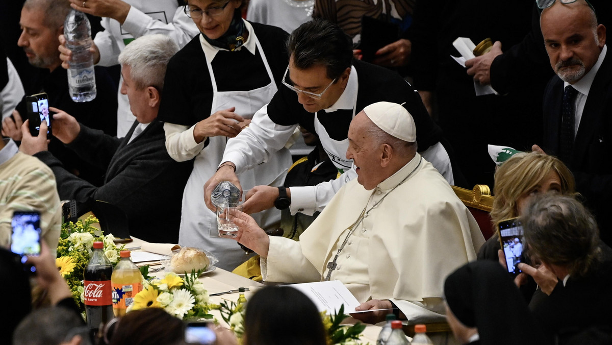 Papież Franciszek zaprosił osoby transpłciowe na obiad. "Potrzebujemy trochę miłości"