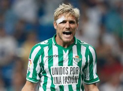 Damien Perquis znokautowany na boisku. Polak ma złamaną szczękę. WIDEO