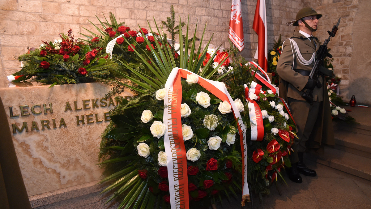 Ekshumacja ciał pary prezydenckiej Lecha i Marii Kaczyńskich odbędzie się 14 listopada, a ponowne złożenie trumny w sarkofagu planowane jest 18 listopada, jeśli do tego czasu wykonane zostaną wszystkie badania. Nie będzie uroczystego pogrzebu.