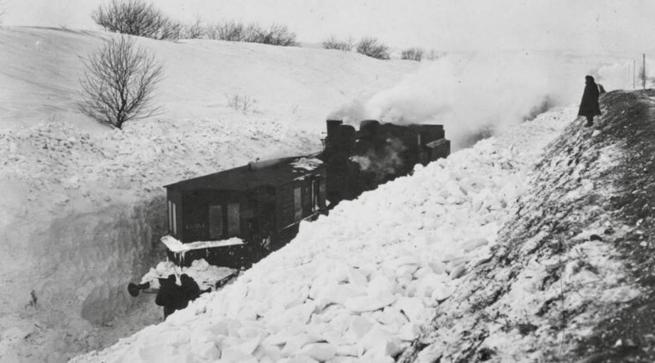 Odśnieżanie torów kolejowych na trasie Lwów - Tarnopol w 1929 r.