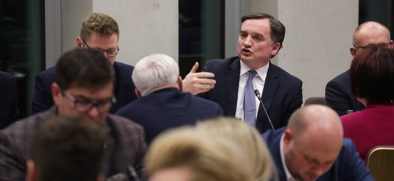 Gorąco na sejmowej komisji. Ziobro o Targowicy, opozycja o "Powrocie zombie"