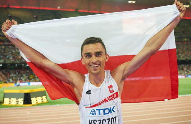 Polak Adam Kszczot po zdobyciu srebrnego medalu w biegu na 800 m podczas lekkoatletycznych mistrzostw świata w Pekinie