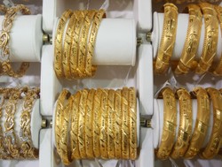 Starą biżuterię można zmienić w inwestycyjne sztabki