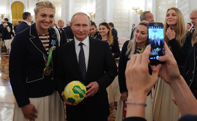 Putin obdarował rosyjskich olimpijczyków nowymi BMW