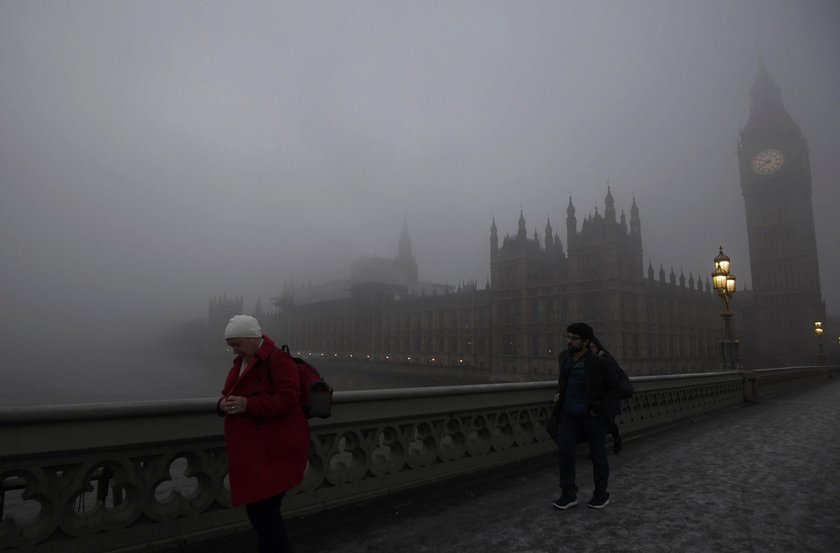 Na Heathrow odwołano ok. 100 lotów