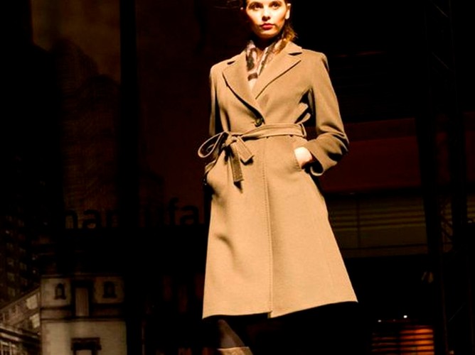 Elisabetta Franchi Celyn b. w kolekcji jesień-zima na Manufaktura Fashion Week