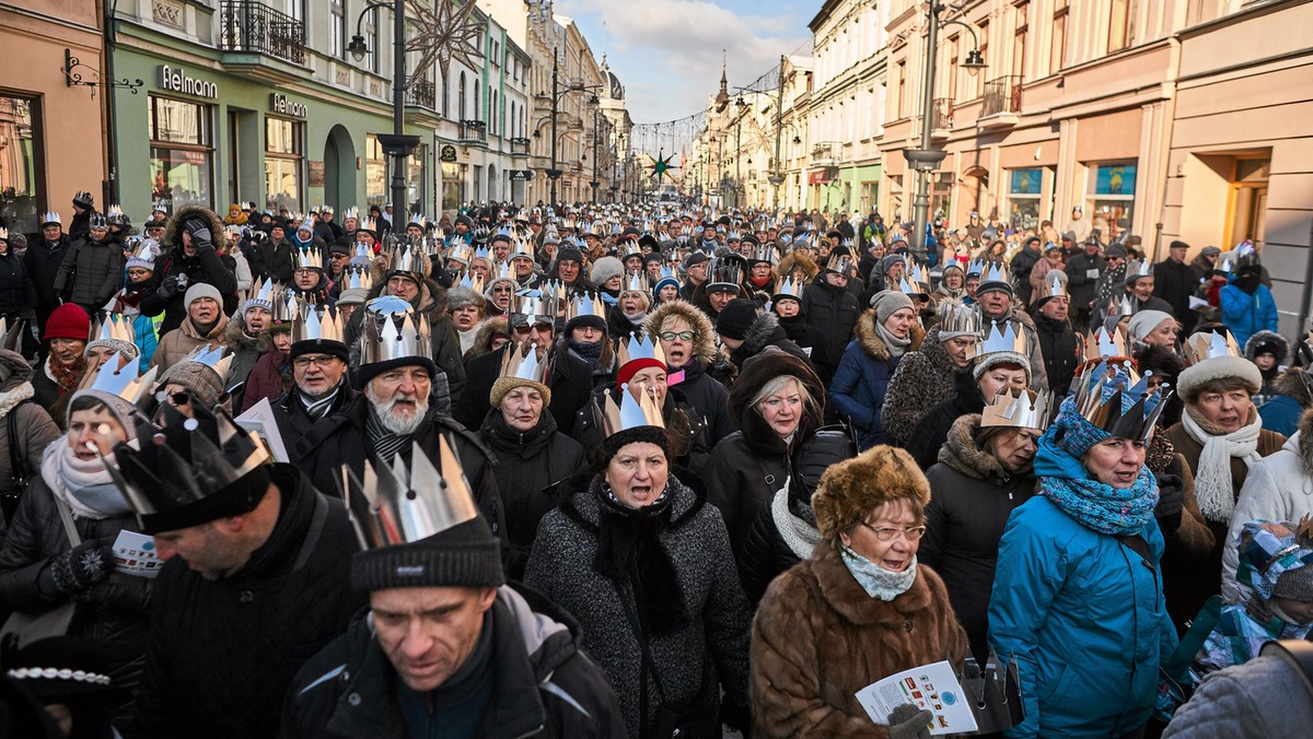 W orszaku Trzech Króli chcemy dzielić się wiarą z innymi, nawet tymi, którzy z lekceważeniem nazywają nas "kościółkowymi" - mówił metropolita łódzki Marek Jędraszewski w czasie mszy świętej, która rozpoczęła w Łodzi obchody święta Objawienia Pańskiego.