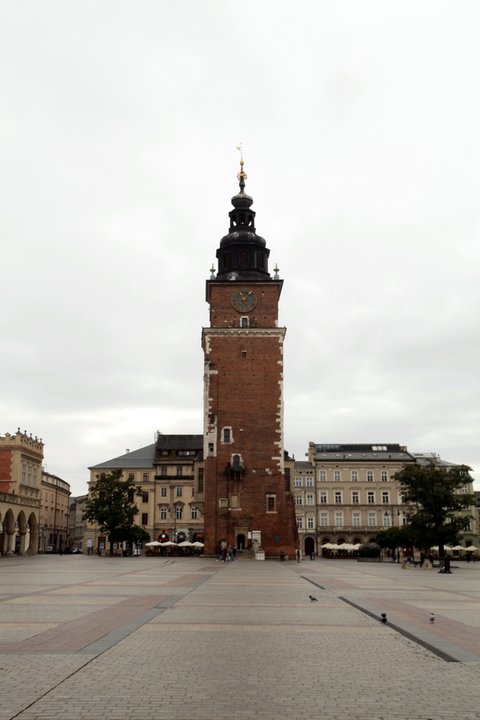 Kraków w czerwonej strefie. Niedzielny poranek