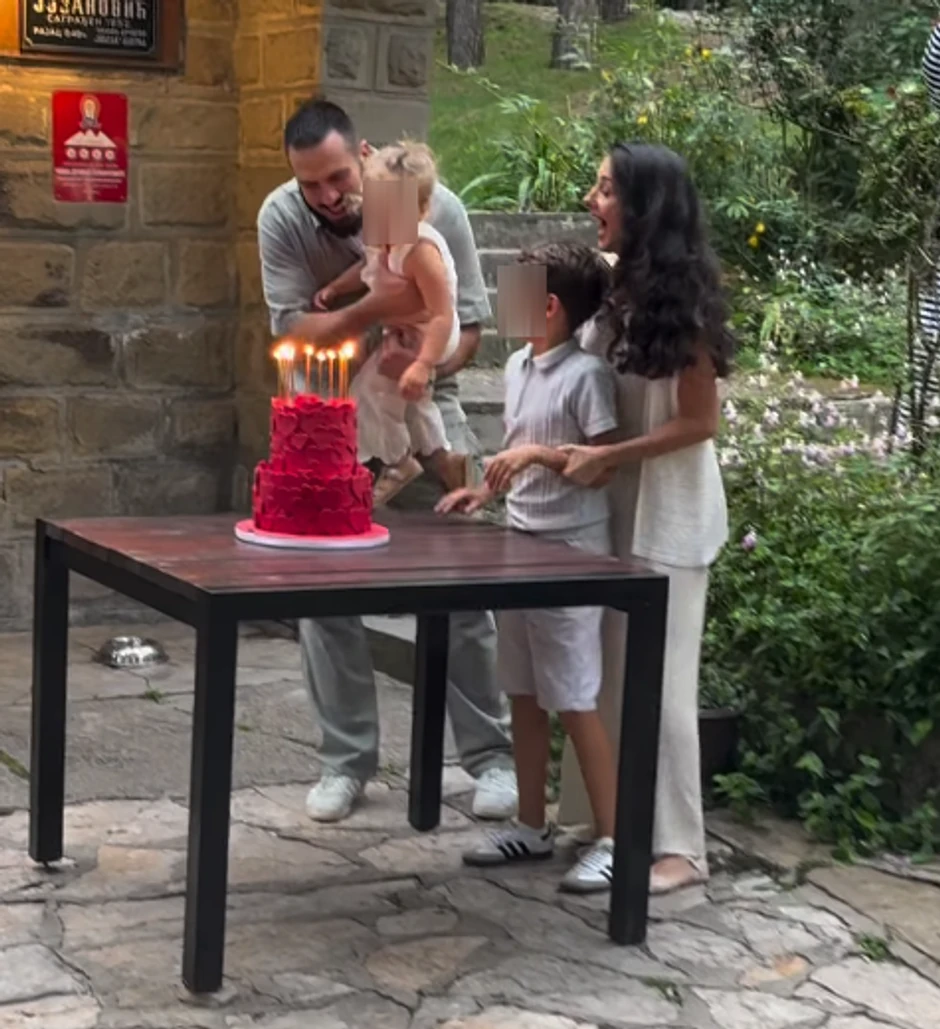 Marko i Sara Rokvić proslavili 10 godina braka