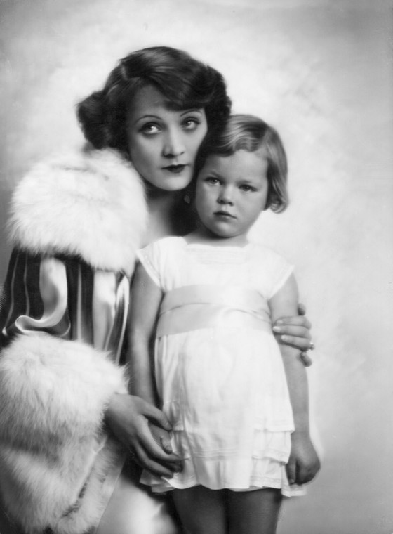 Marlene Dietrich z córką Marią w styczniu 1936 r. Fot. Hulton-Deutsch/Hulton-Deutsch Collection/Corbis