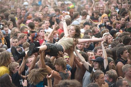 "Mamo żyję!" - tak się bawią tysiące ludzi na Przystanku Woodstock