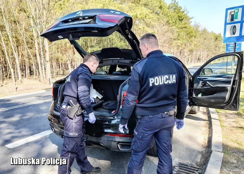 Policjanci odzyskali skradzione w Niemczech BMW X6