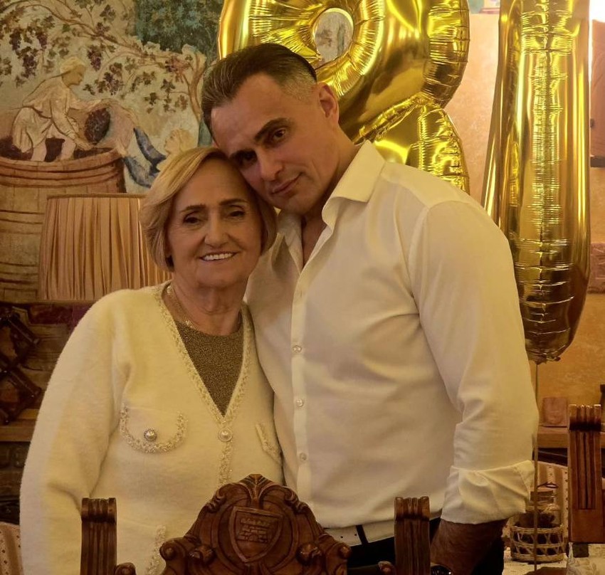 Dragan Stanković proslavio majki 80. rođendan