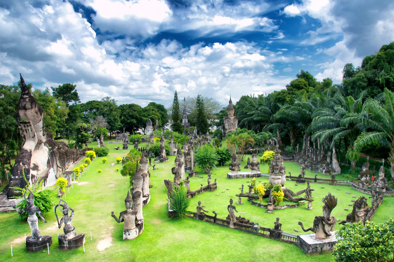 Laos może Wam zaoferować oczywiście znacznie więcej atrakcji i wspaniałych miejsc, które warto jest odwiedzić. Jeżeli chcielibyście wybrać się do tego pięknego kraju, przelot w najlepszej cenie zarezerwujcie na Tanich lotach.