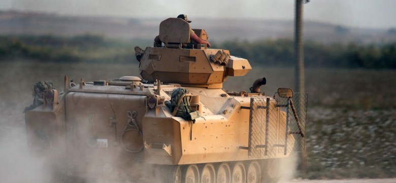 Turecka armia wkroczyła do Syrii. Kurdowie w odpowiedzi ostrzelali przygraniczne miasta