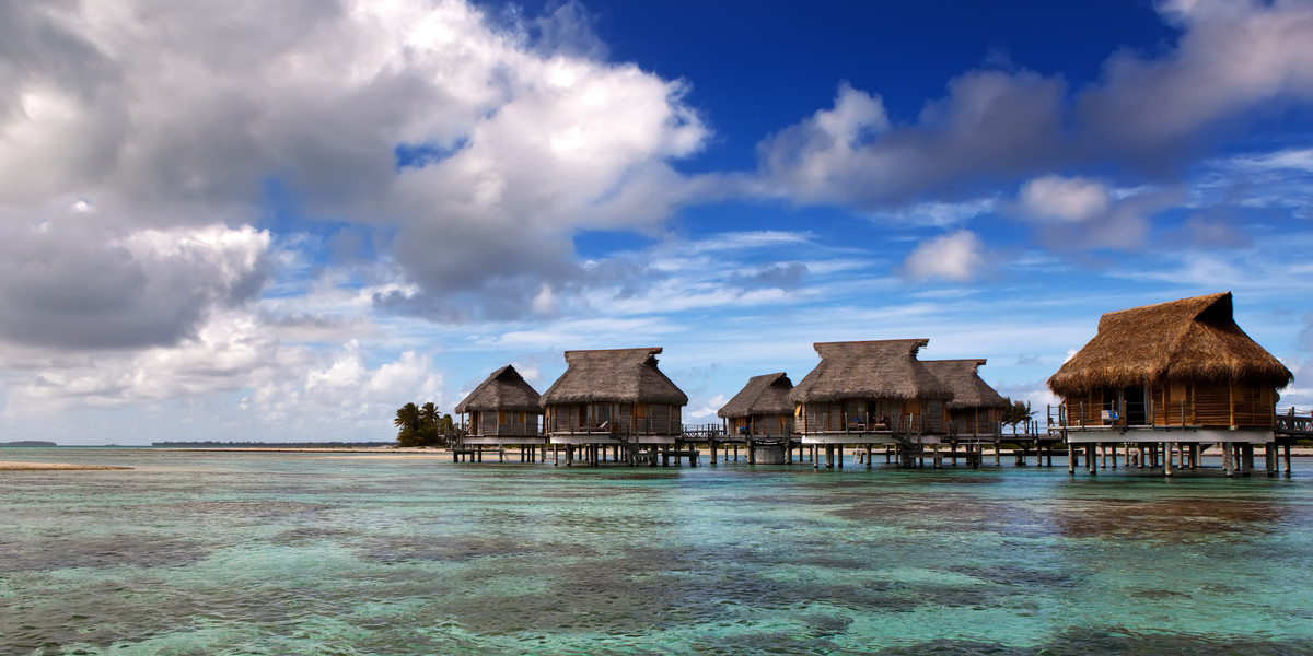 Malediwy zaproszą turystów dopiero w lipcu. Będzie można zatrzymać się jednak tylko w tych resortach, które otrzymają specjalne certyfikaty i tylko wtedy, gdy turysta okaże dokument, potwierdzający, że nie ma koronawirusa. 