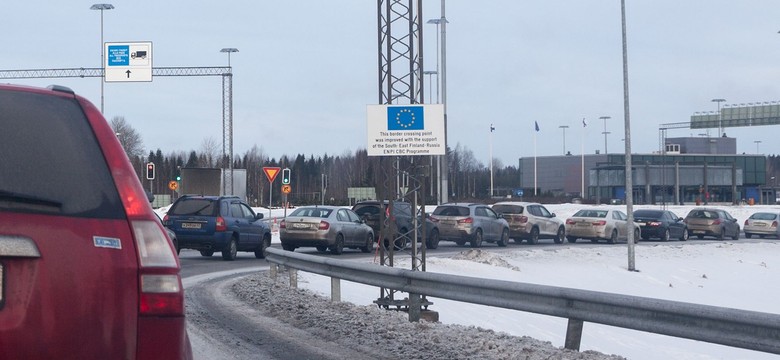 Finlandia na kilkanaście godzin otworzyła przejścia z Rosją. Nagle zaroiło się od "podróżnych"