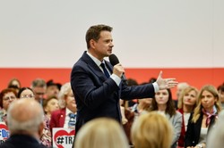 Gorąca polityczna zima. Trzaskowski ucieka, Nawrocki ściga, Mentzen zaskakuje? [SONDAŻ]