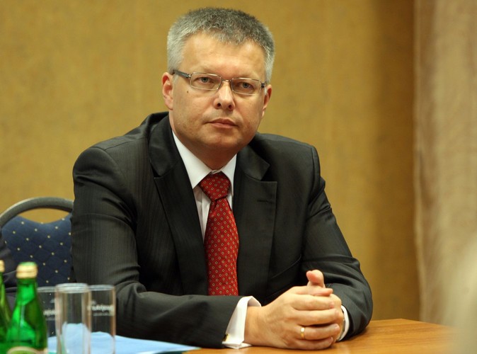 Spośród wielu procesów, których bohaterem jest Janusz Kaczmarek, wciąż nierozstrzygnięty pozostaje spór z Jarosławem Kaczyńskim. Szef PiS określił byłego ministra mianem agenta śpiocha