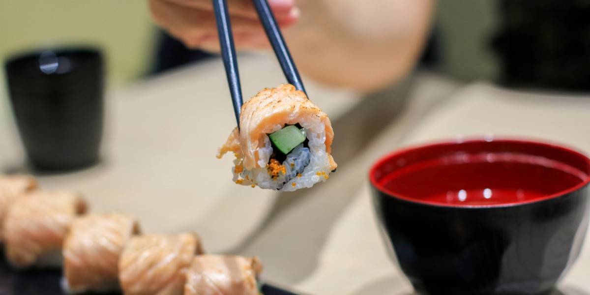 Grupa AmRest kupiła spółkę Sushi Shop. 100 proc. udziałów nabyła za ok. 240 mln euro. Równowartość 13 mln euro z tej kwoty ma być wypłacona w akcjach AmRestu