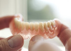 Jaka proteza przy całkowitym braku zębów? Dentystka wyjaśnia