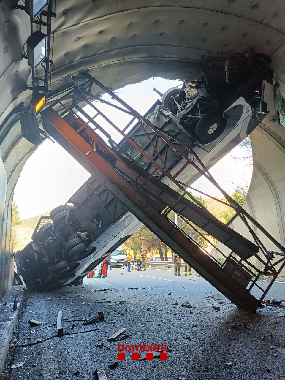 Po nehode autobusu na severe Španielska hospitalizovali deväť ľudí.
