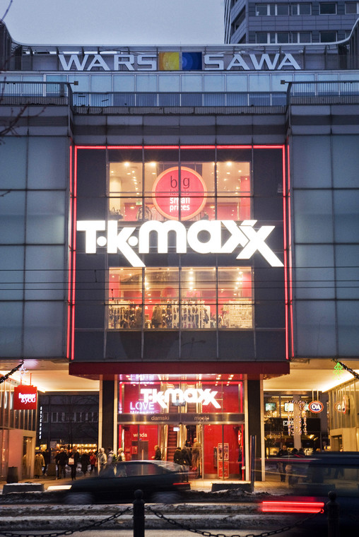 Sklep TK Maxx w Warszawie, oferujący marki znanych projektantów
