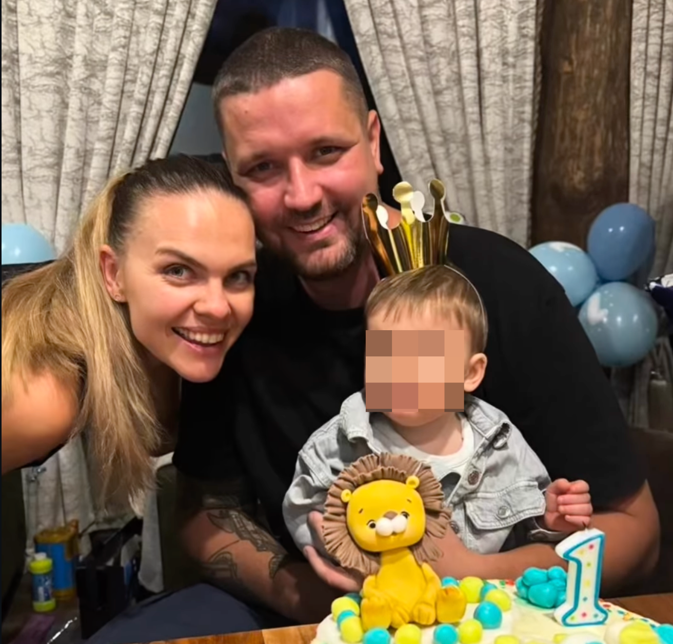 Slovenský moderátor Marcel „Osťo“ Osztas s rodinou. 