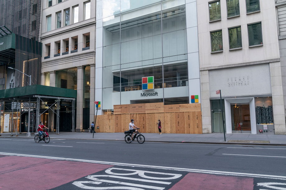 Wszystkie sklepy Microsoft Store zamknięto wcześniej z powodu pandemii koronawirusa. Firma ogłosiła, że nie zostaną ponownie otwarte.