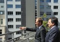 Donald Tusk i Jose Manuel Barroso w polskiej ambasadzie w Brukseli, fot. PAP/Radek Pietruszka