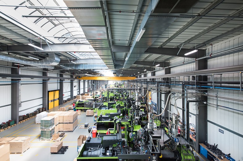 Hala produkcyjna w zakładzie SPLAST w Krośnie