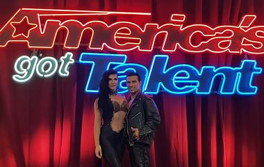 Állva tapsolt nekik az America’s Got Talent zsűrije: mindenki a magyar akrobataduót csodálja – Loretta szépségére külön is érdemes figyelmet fordítani, nézze csak