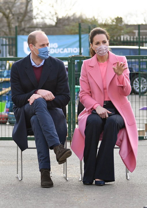Kate Middleton i książę William podczas wizyty w szkole w Stratford w 2021 r.