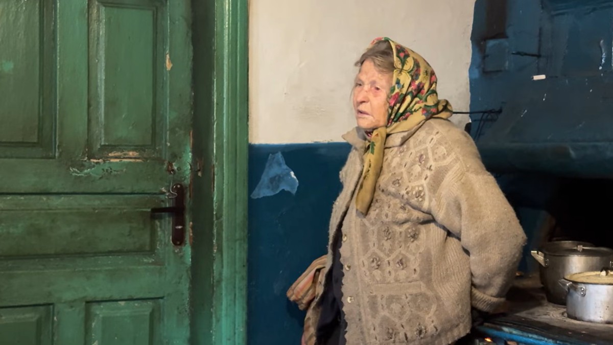 Baka Vasilina ima 94 godine i sama obavlja teške poslove