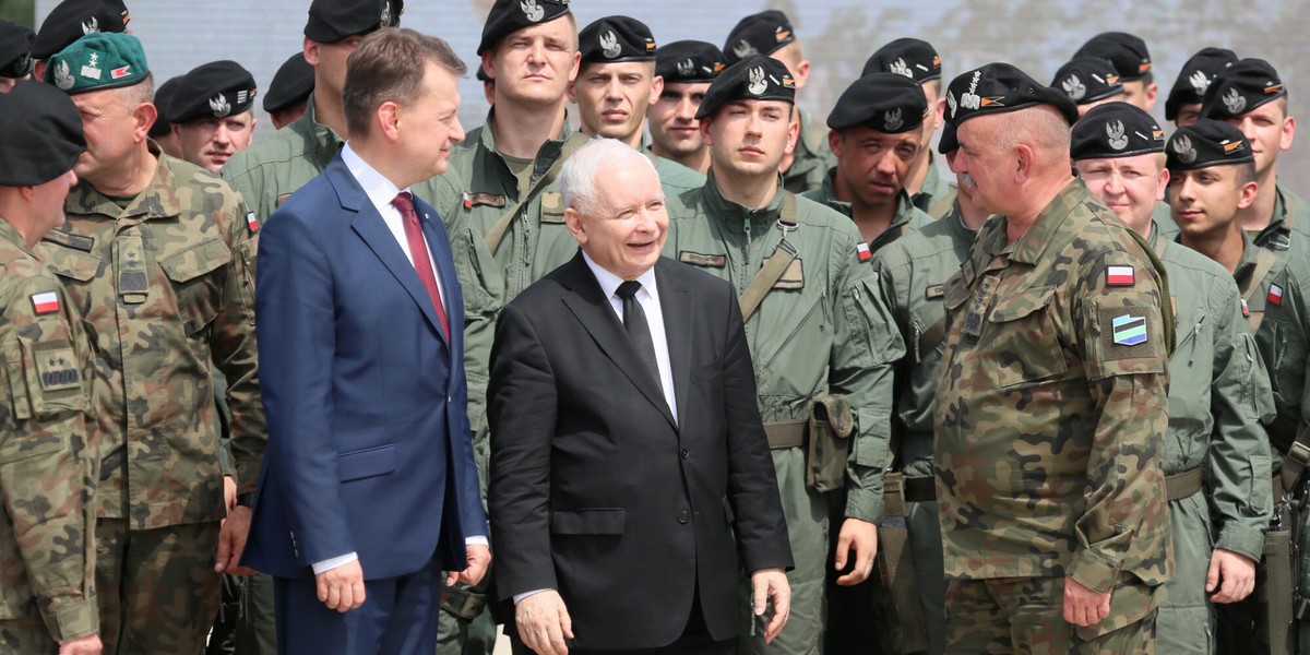 W 2021 r. Polacy usłyszeli wiele zapowiedzi o wielkiej armii. Na nowoczesny sprzęt jednak trzeba poczekać.