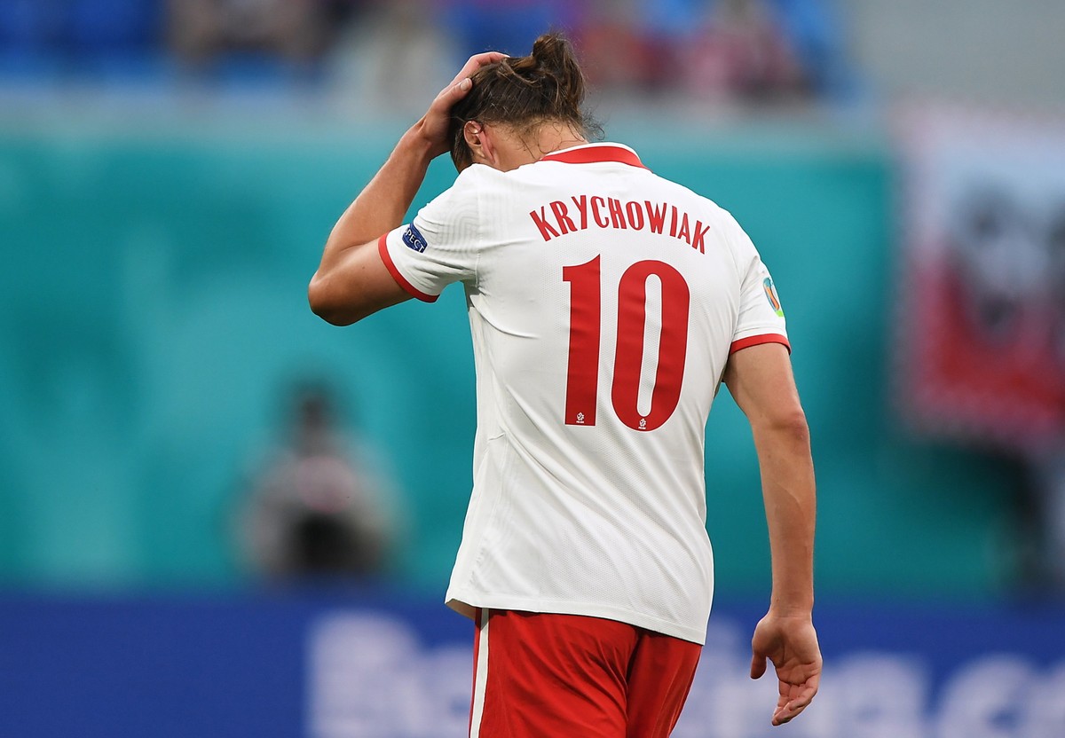 Grzegorz Krychowiak po otrzymaniu czerwonej kartki w spotkaniu Polski ze Słowacją w Sankt Petersburgu