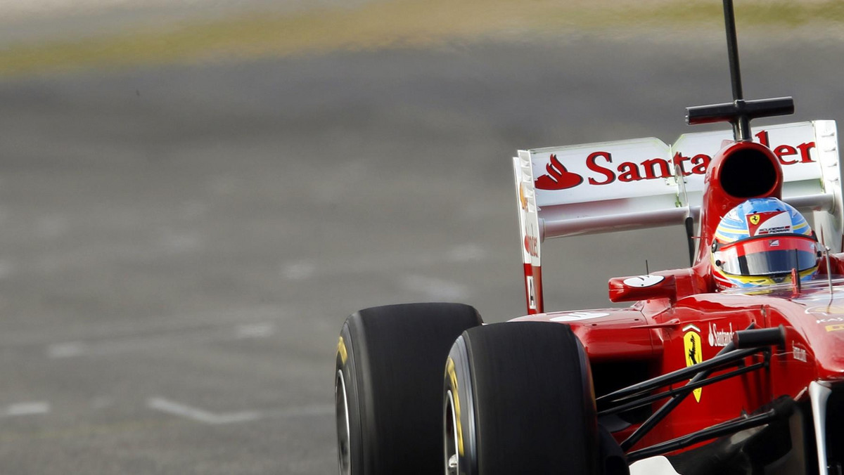 Fernando Alonso z zespołu Ferrari był najszybszy na porannej sesji testów na torze Circuit de Catalunya pod Barceloną. Testy potrwają cztery dni.