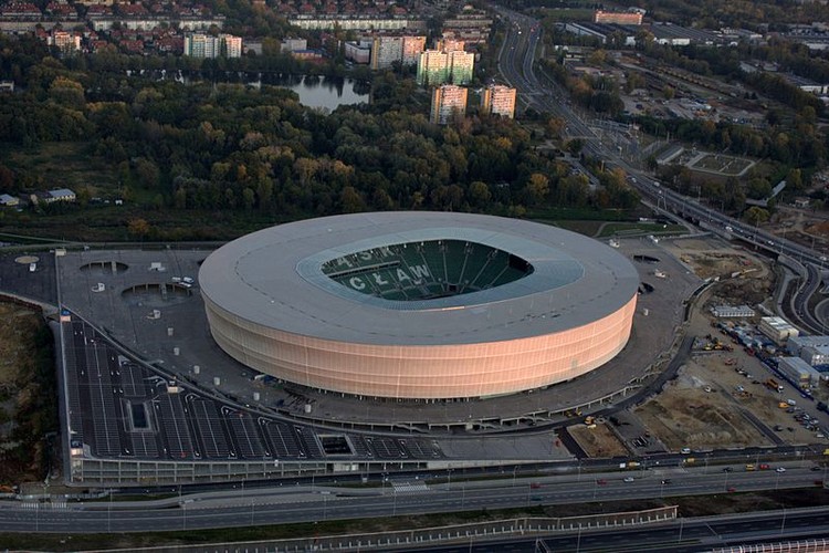 Stadion Miejski we Wrocławiu – głównym użytkownikiem stadionu jest klub piłkarski – Śląsk Wrocław. Stadion we Wrocławiu będzie jedną z aren Euro 2012. We Wrocławiu rozegrane będą trzy mecze grupowe.