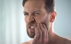 Planujesz podróż samolotem? Przedtem sprawdź stan uzębienia