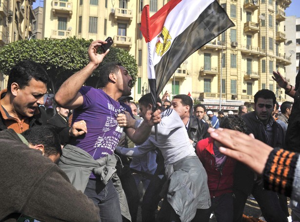 Tysiące ludzi znów na kairskim placu Tahrir