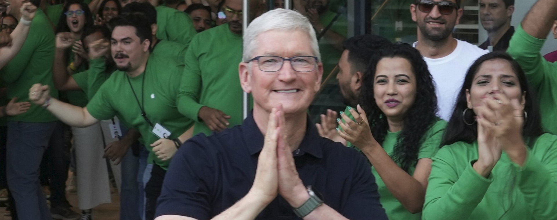 Na zdjęciu: Tim Cook, CEO Apple'a, na otwarciu sklepu w Indiach