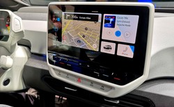 Ładowarka Volkswagena tania i osiem razy szybsza. Ile kosztuje montaż? Szykuj...