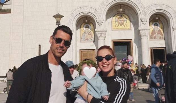 Anja Mit sa mužem i sinom