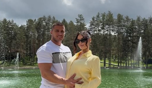 David Dragojević sa trudnom devojkom