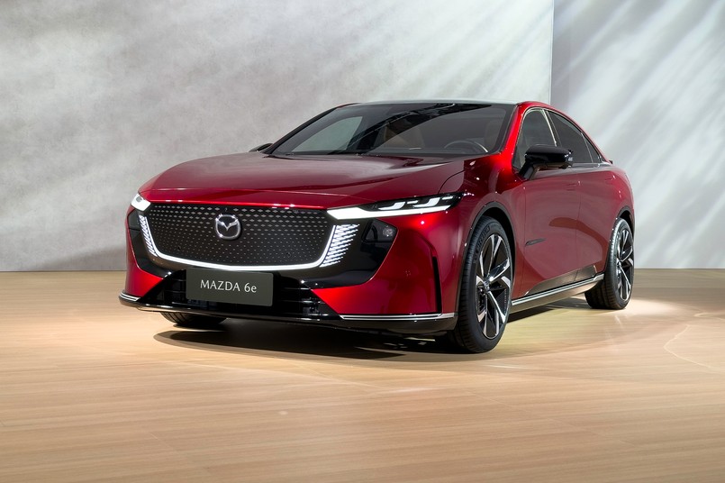 Nowa Mazda 6e