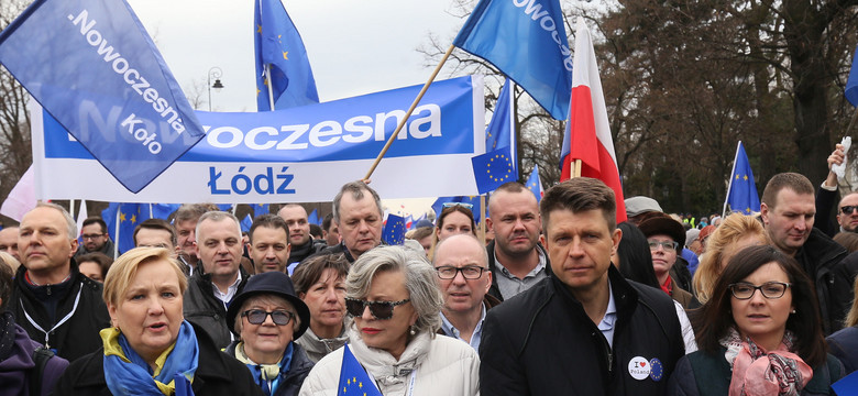 Warszawska manifestacja poparcia dla UE. Petru: Albo będziemy wśród jej liderów, albo z tej Europy wylecimy